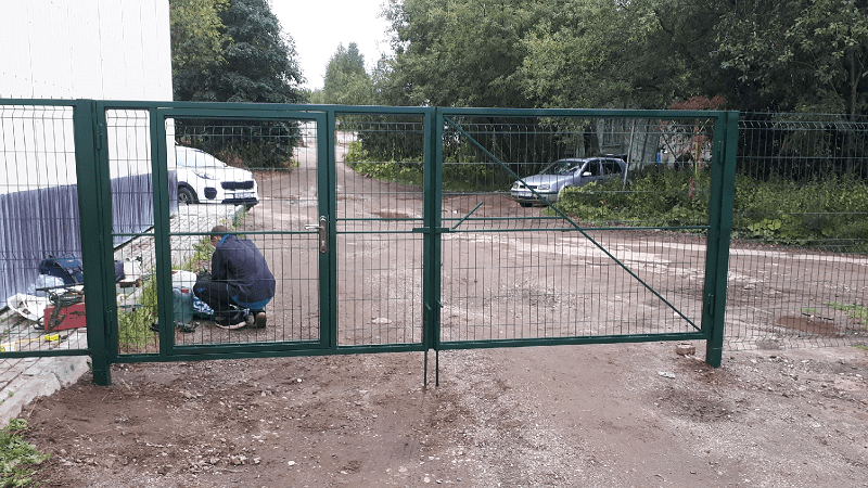 Распашные ворота со встроенной калиткой (заполнение 3д сетка), Дырнос